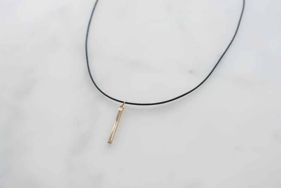 Choker met gouden hanger