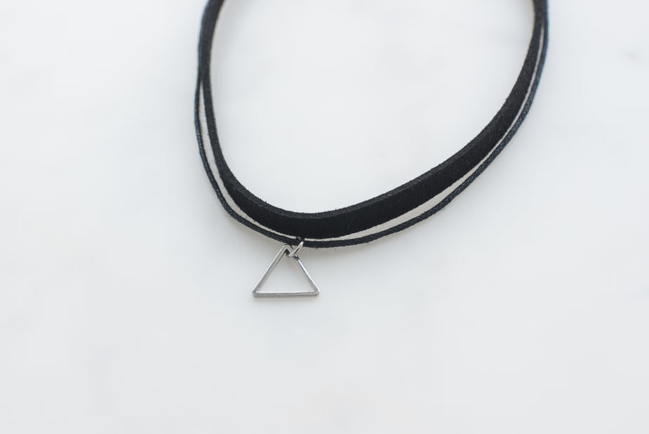 Choker met driehoek